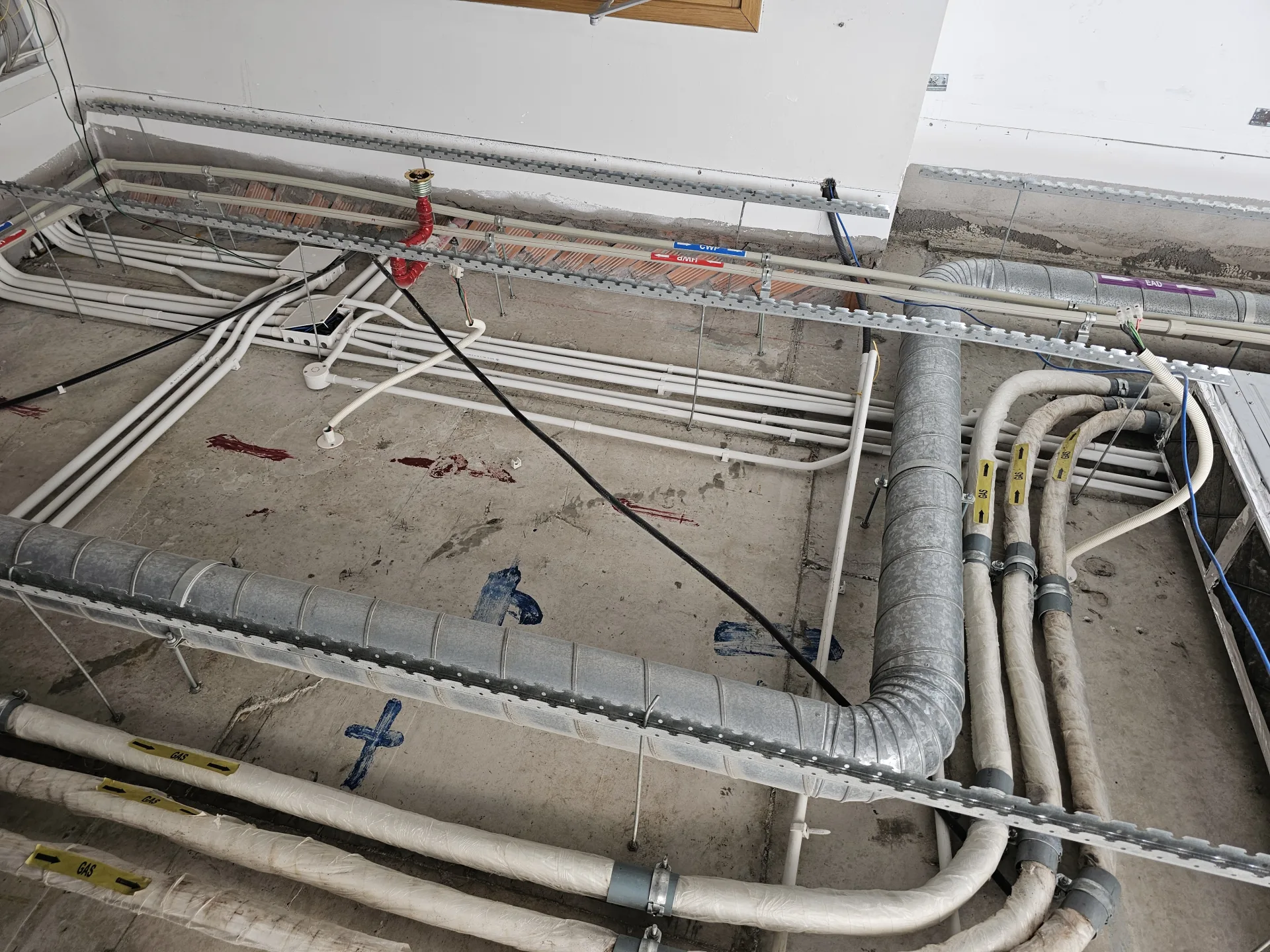 Thi công lắp đặt máy lạnh Daikin